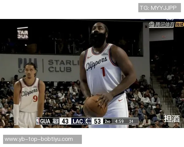 快船备战广州训练照曝光保罗小卡哈登科林斯齐聚场上展现默契 快船备战广州训练照曝光保罗小卡哈登科林斯齐聚场上展现默契